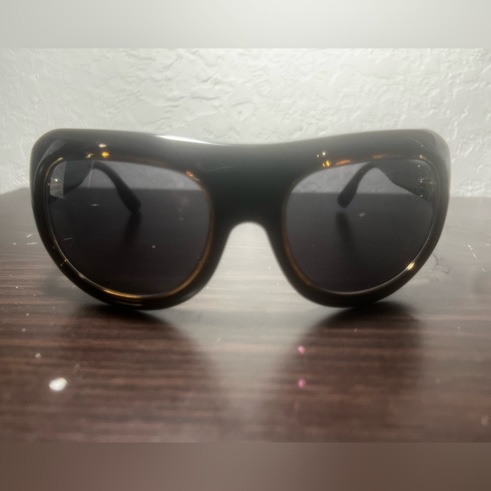Gucci Black Sunglasses Modern Sporty Design